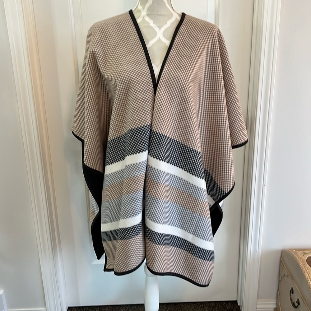Nicole Miller Original warm and cozy cape one size
